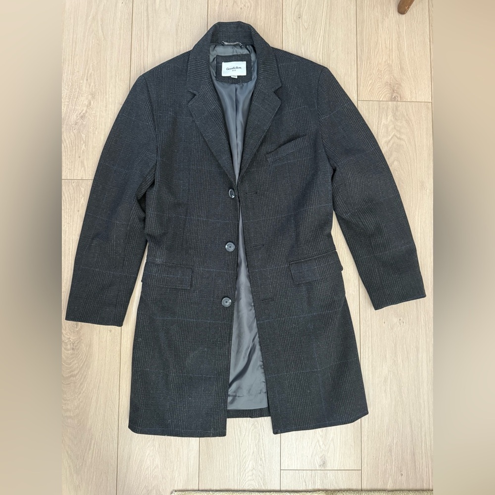 Men’s Goodfellow overcoat black with plaid grey and blue lines. Size small